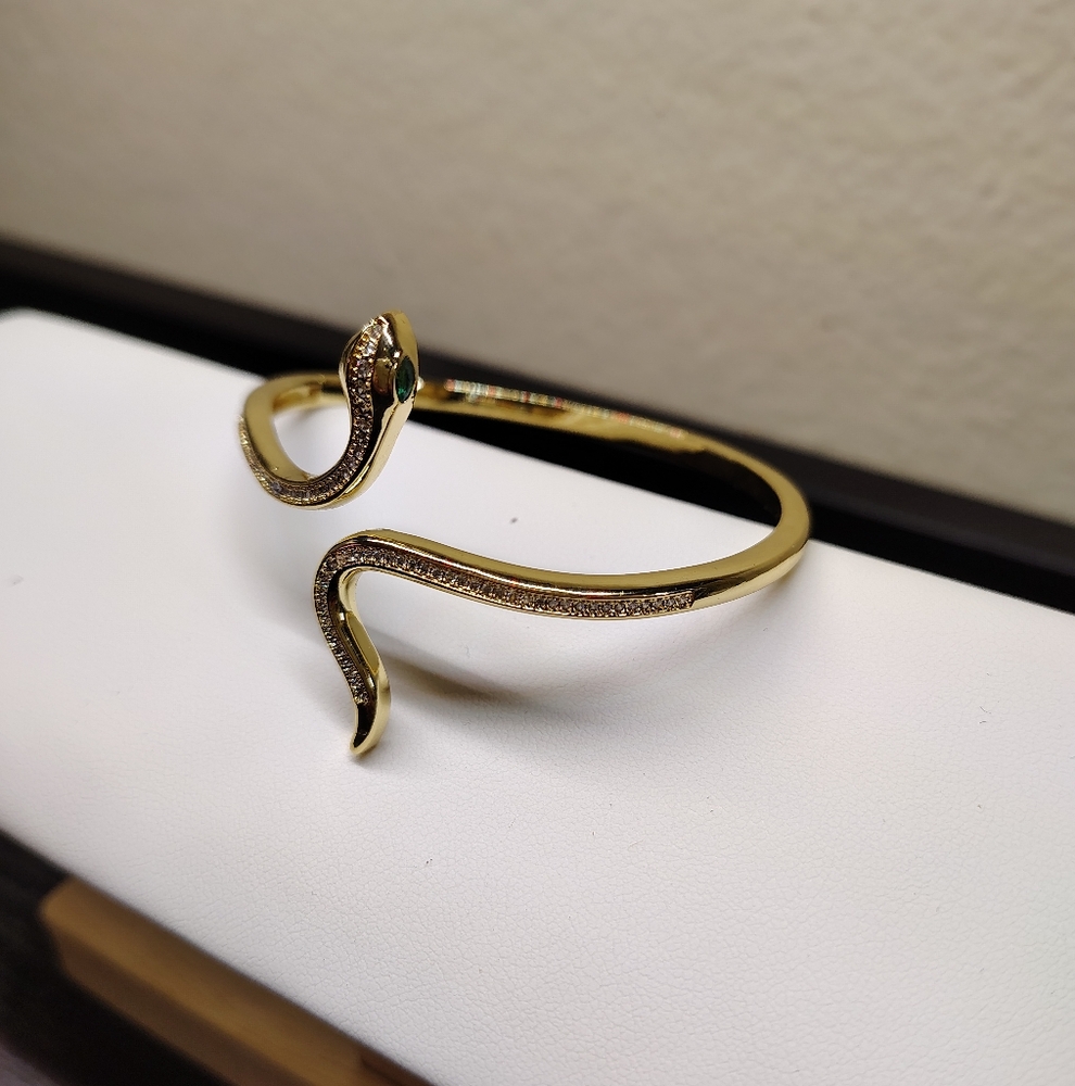 Elegant Gold Snake Bracelet